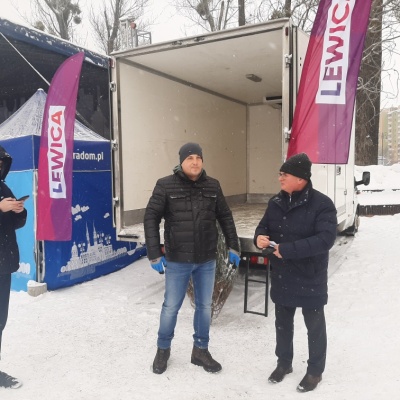 Świąteczna choinka w prezencie od Nowej Lewicy w Radomiu - końcówka sprzedaży